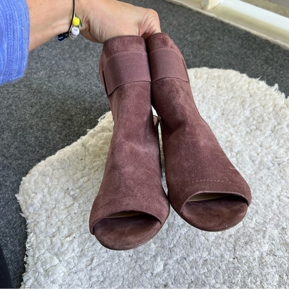 Splendid Rose Suede Peep Toe Criss Cross Elastic Slingback Block Heel Booties - Picture 7 of 11